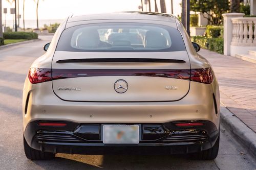 Mercedes na drodze